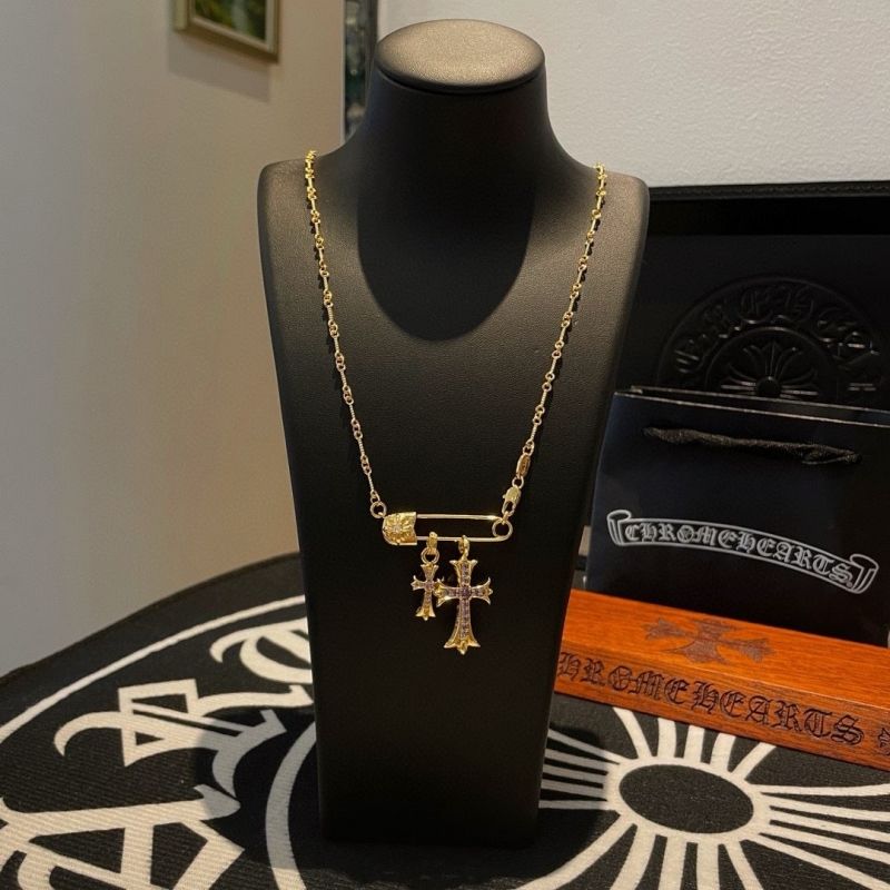 Ch*0me He**ts necklaces